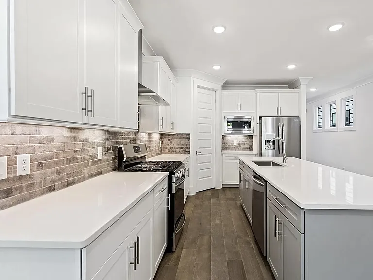 217 Eastmoreland St — Photo 36