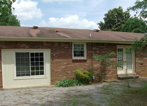 3rd image of 415 Ambrose Dr