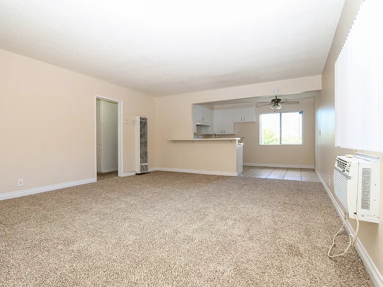 Silverwood Apartments (538,550,562) — Photo 19