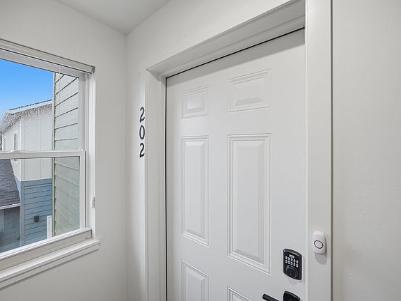 5th image of 808-812 Ash St