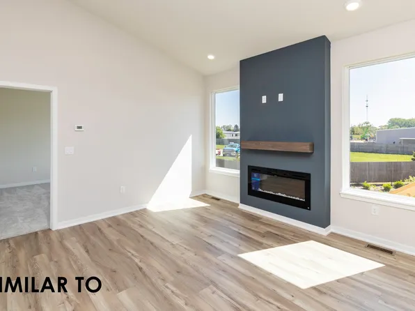 1100 Featherstone Ave NE, Bondurant, IA 50035