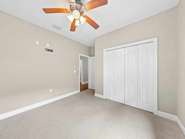 302 Palm Blvd N — Photo 30
