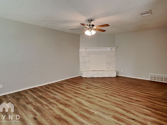 5th image of 915 Winnie St