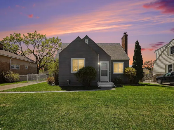 21910 Stephens St, Saint Clair Shores, MI 48080