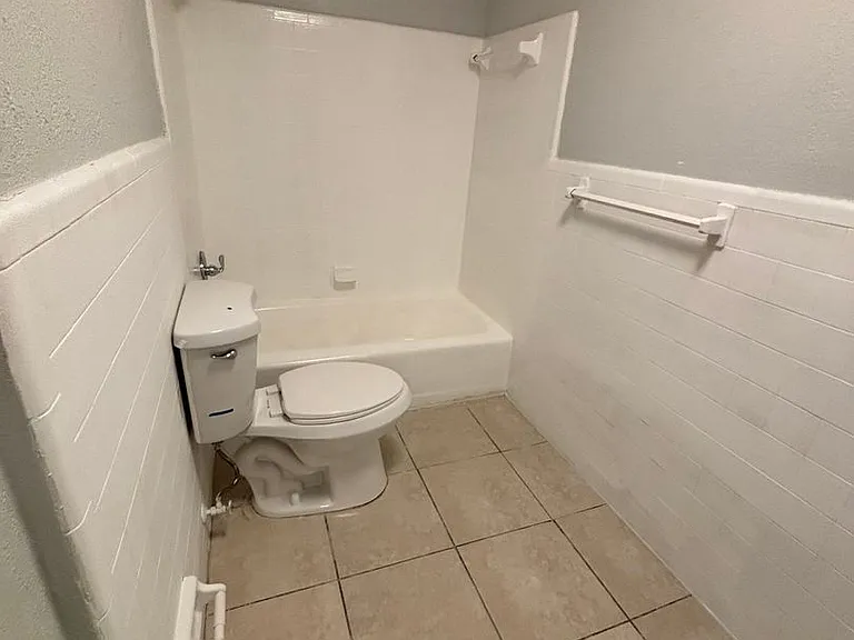 Louisiana Apartments — Photo 13