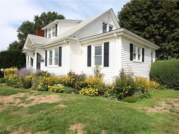 43 Admiral Kalbfus Rd, Newport, RI 02840