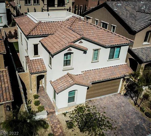 4 bed, 2302 sqft, $4,450 — Photo 2