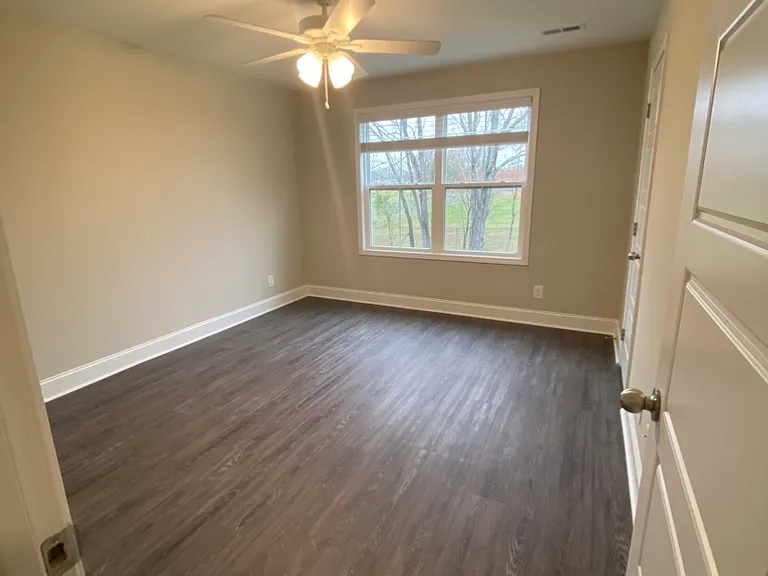 1024 Glenkirk Dr — Photo 6