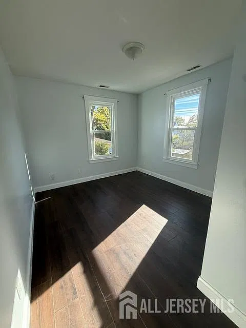 Building Photo 3