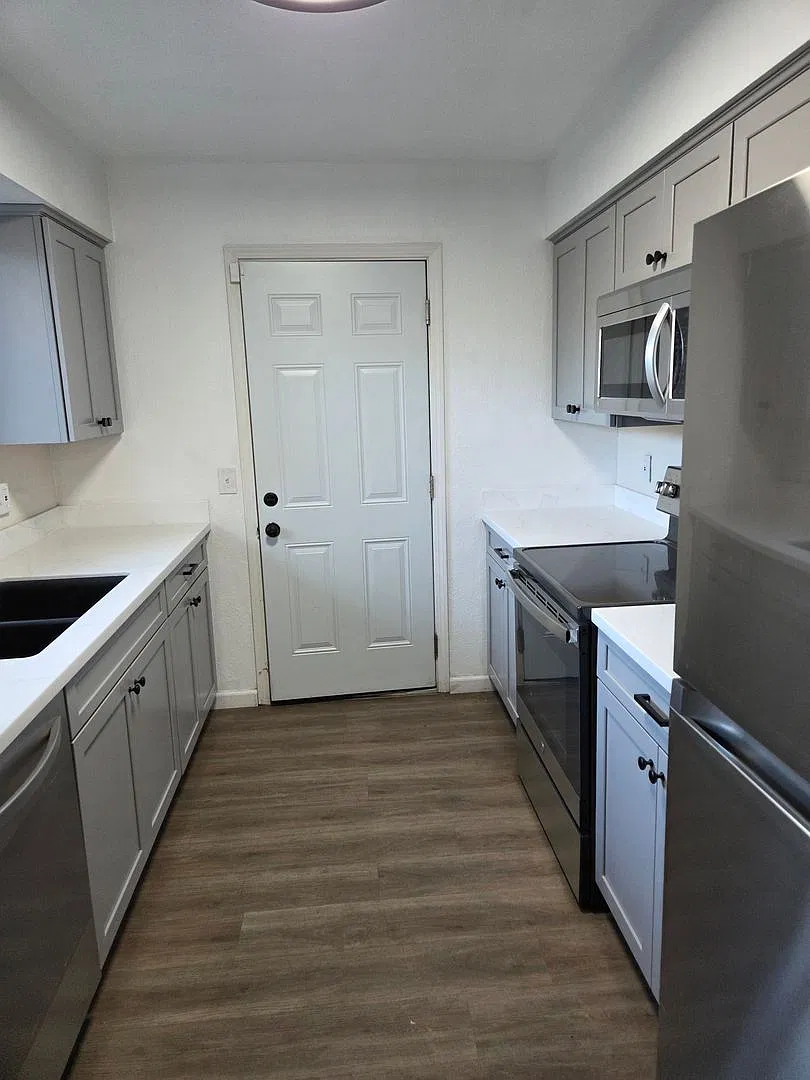 Two Bedroom — Photo 3