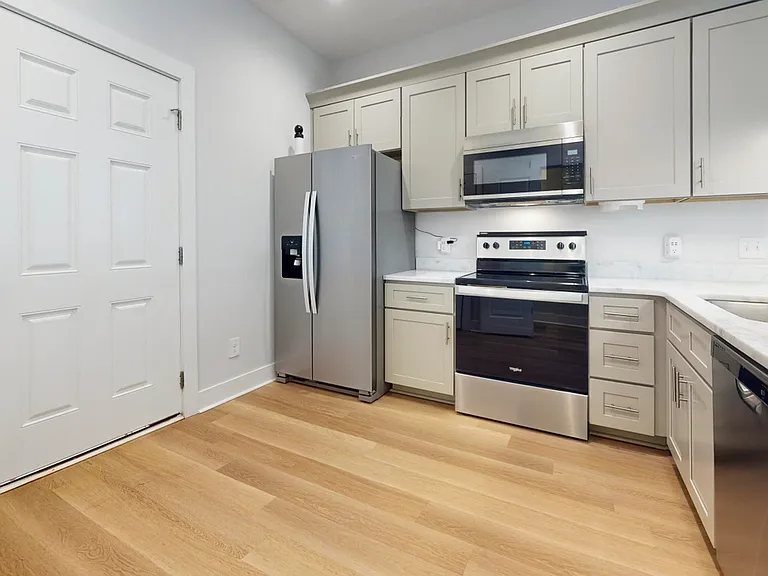 2045 Arbutus Ave — Photo 8