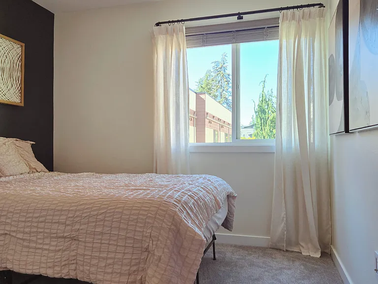 Another guest room, home office or nursery