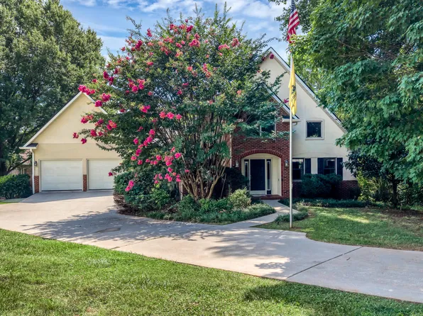 1302 Dunbarton Dr, Maryville, TN 37803