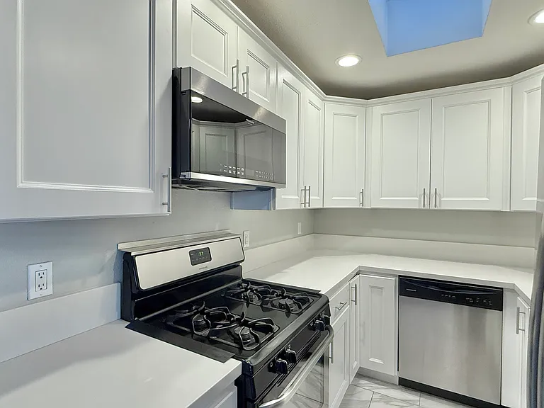 2135 E Valley Pkwy #33 — Photo 5
