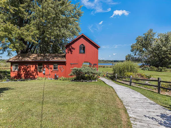 6520 Oakwood Dr, Delton, MI 49046