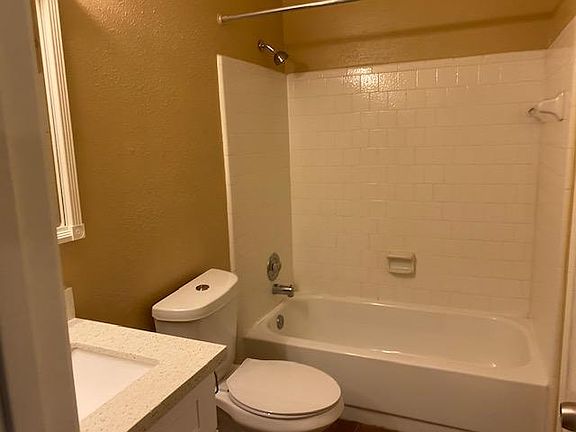 4th image of 1043 Saint John Dr
