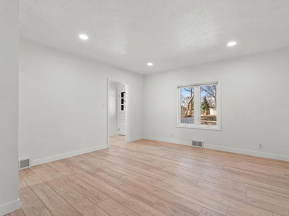 4th image of 2405 W Bailey St