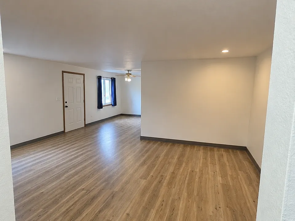 445-447 NW North St