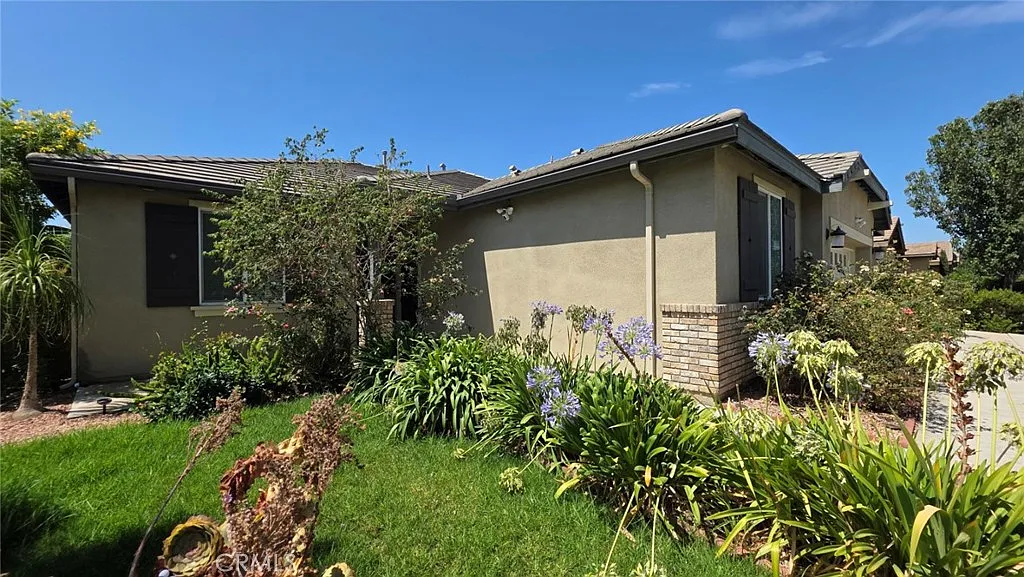 4 bed, 2273 sqft, $4,500 — Photo 2