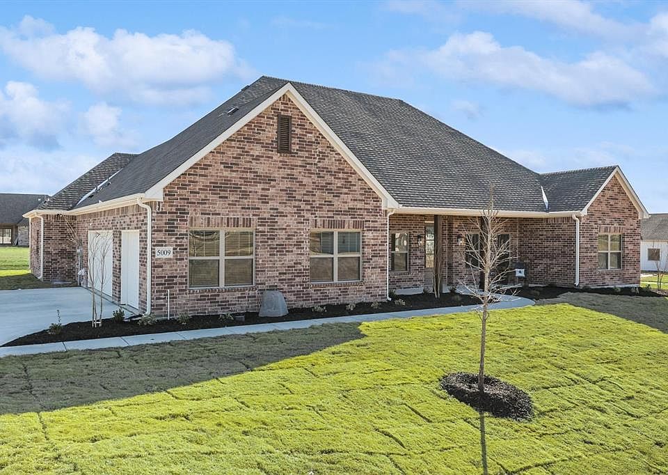 1st image of 5009 Corona Dr