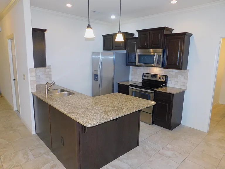 2632 N Arroyo Ave — Photo 4