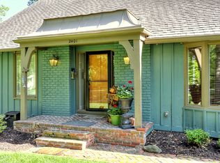2401 W 71st St, Prairie Village, KS 66208