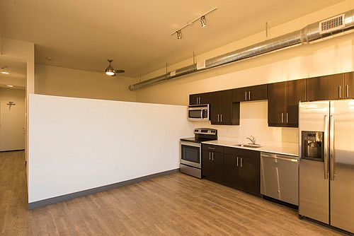 4th image of 627 N Market St