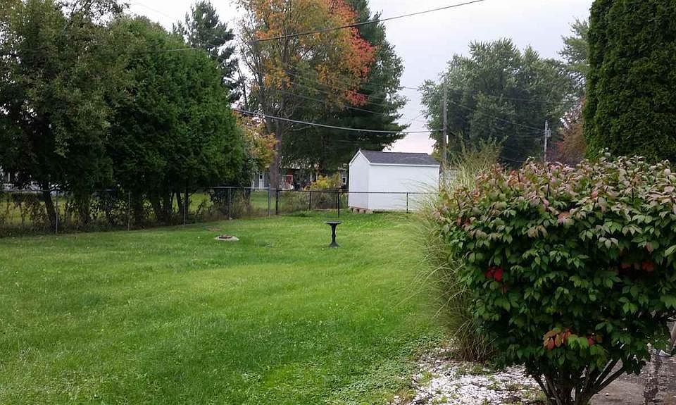 2nd image of 61550 Meadowlark Ln