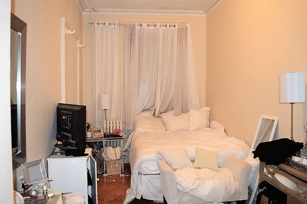 Rented by OvCo Realty | media 35