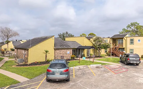 Shadow Bay Apartments Photo 1