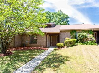 1513 Stoneleigh Cir, Stone Mountain, GA 30088