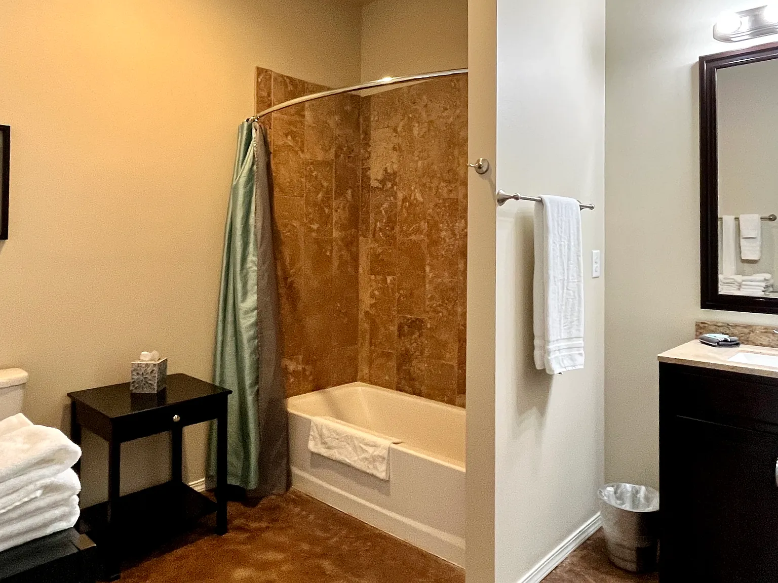 6 bed, $1,850 — Photo 2