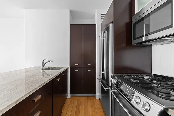 Rented by SERHANT. | media 4