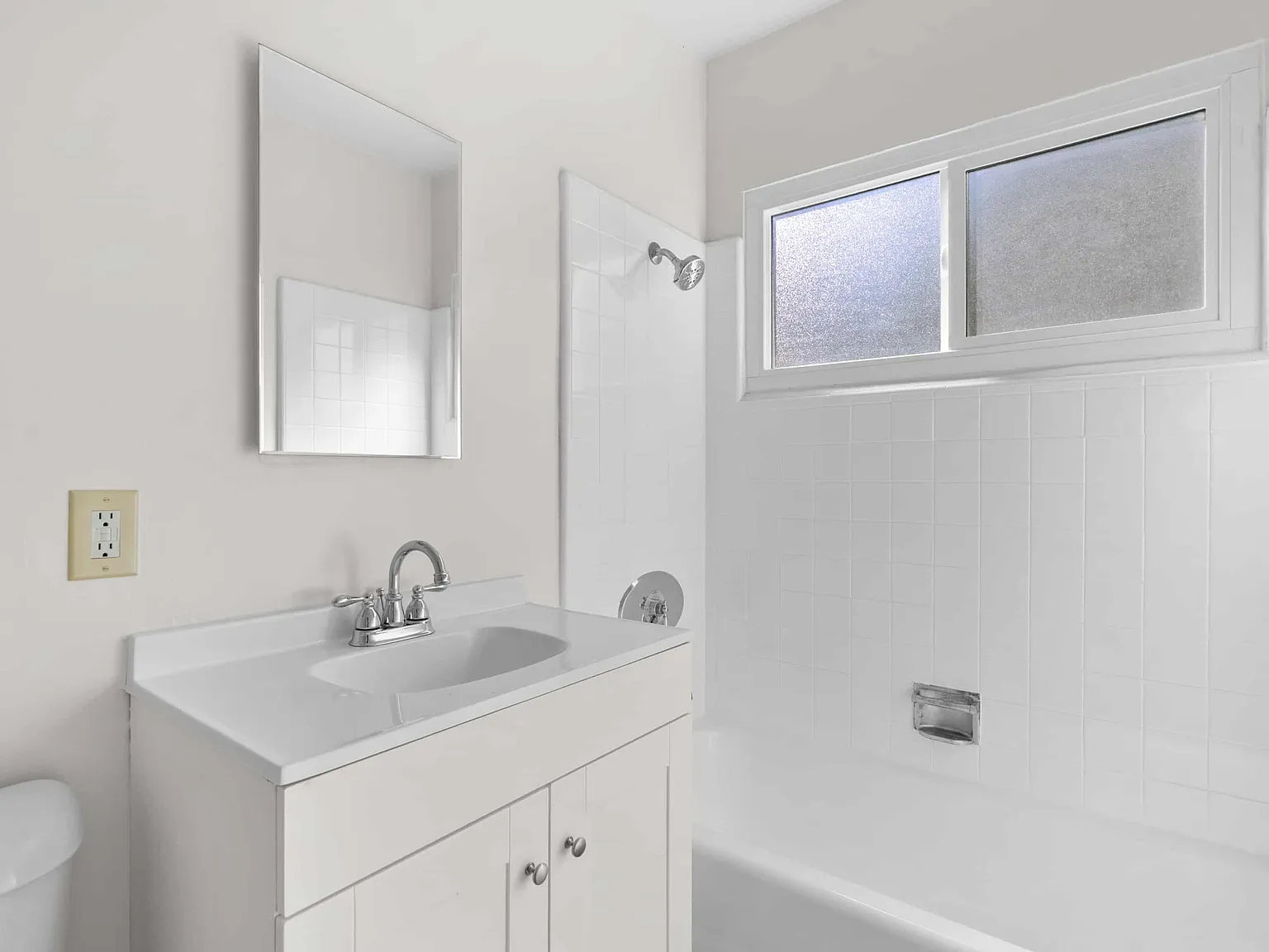 330 W Alameda — Photo 2