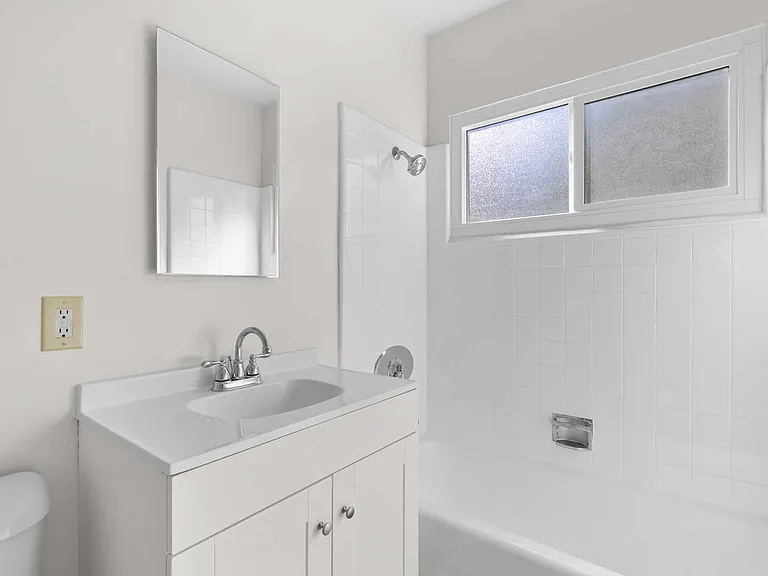 330 W Alameda — Photo 3