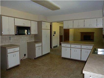 5th image of 811 Plaza Dr