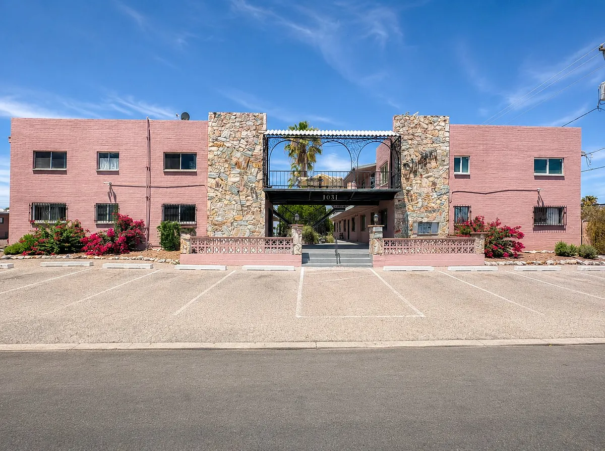 Building Photo - 1031 N Holly Ave #11