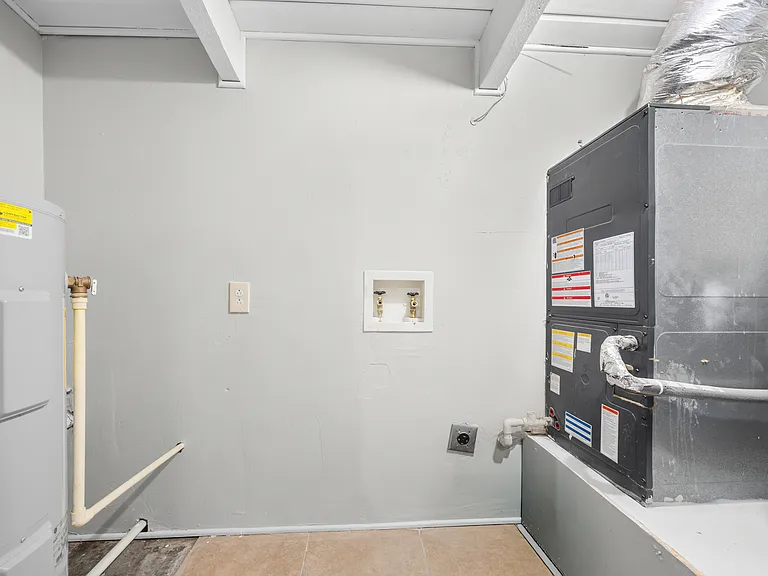 2821 Yale St — Photo 20