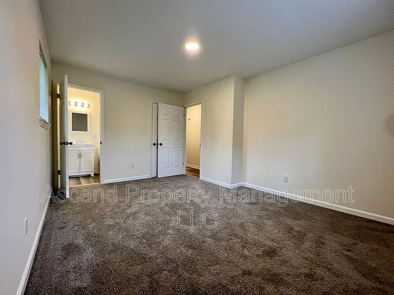 903 Valerie Ln — Photo 29