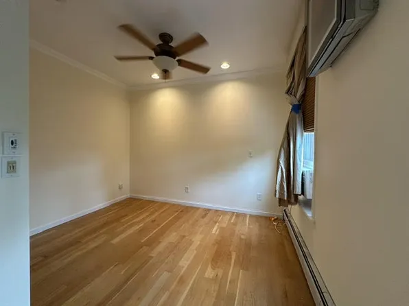 930 Washington Street image 9 of 23