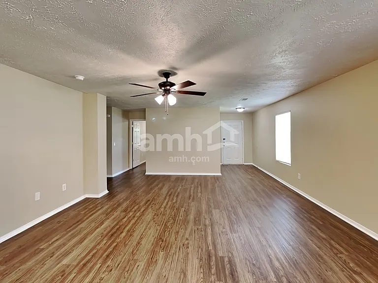 2727 Sutherland Dr — Photo 5