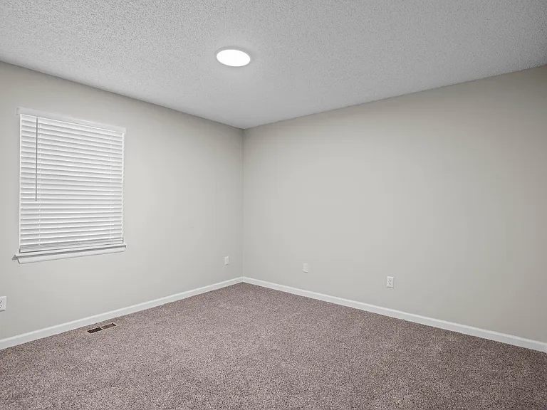 732 NE Barnes Dr #B — Photo 14
