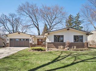 122 Williamsburg Dr, Bartlett, IL