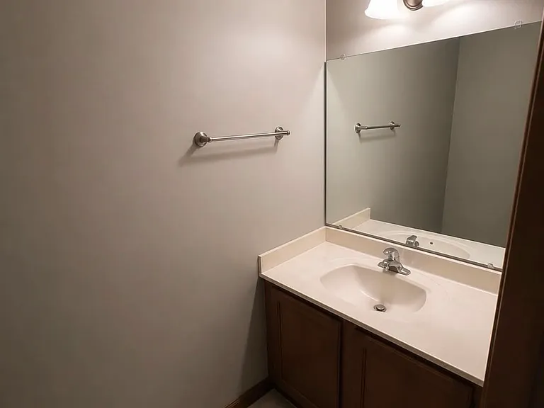 501 Manchester Ln — Photo 11