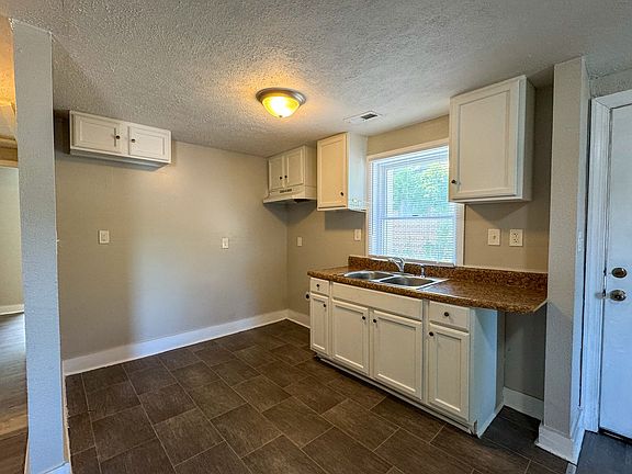 5th image of 310 Saint Luke St