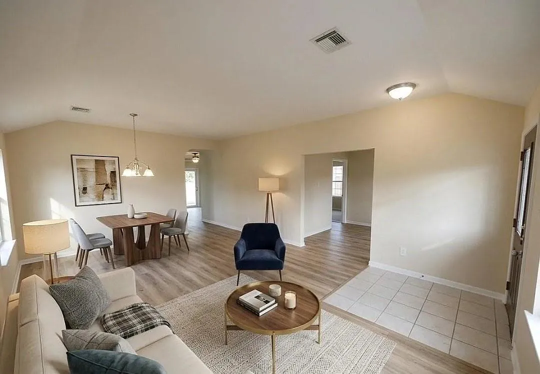 3 bed, 2.0 bath, 2054 sqft, $1,950 — Photo 3