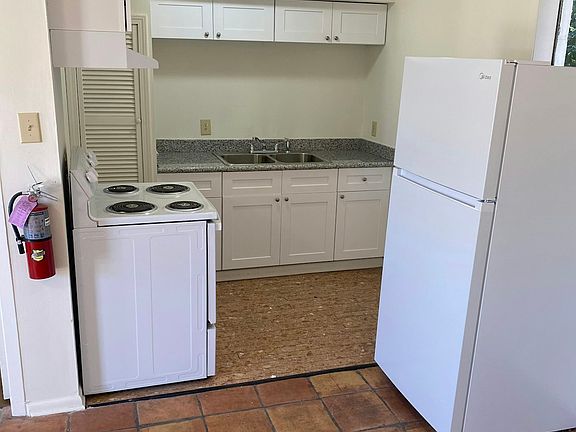 2nd image of 1418 Lynn St #20