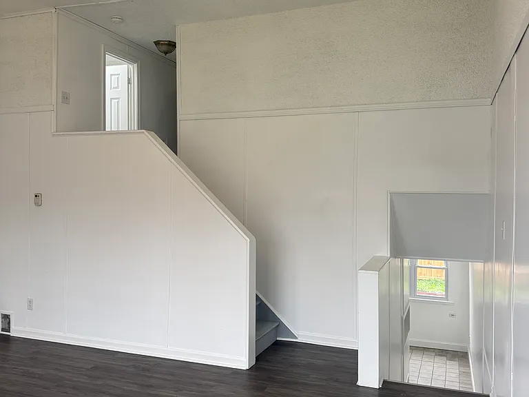 1402 Cosgrove St — Photo 3