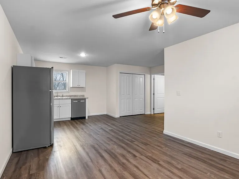 225 Iylas Ln — Photo 1