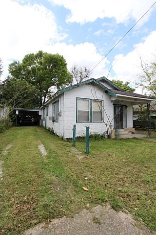 2nd image of 216 Plum St